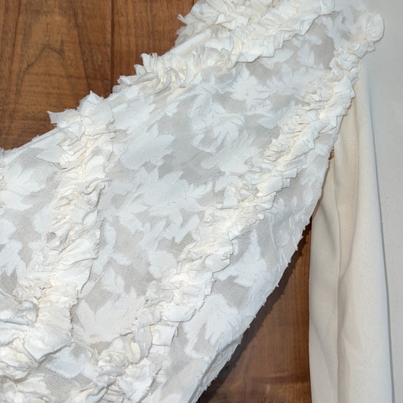 Entro ruffle sleeve top size medium - Picture 3 of 3